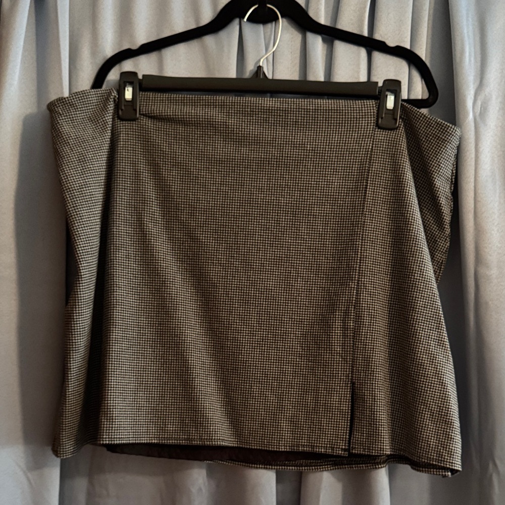 Old Navy Black and White A-Line Skirt